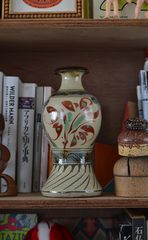 くびれたやちむん